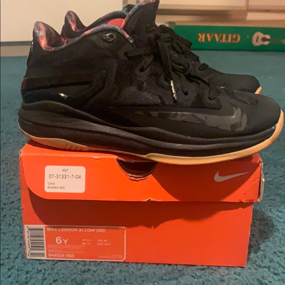 Max Lebron XI Low